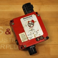 Honeywell GKRA40G1C2  Micro Switch 24VDC Interlock Limit Switch With Indicators