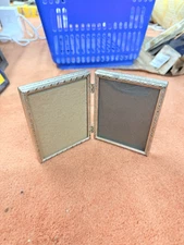 VINTAGE SILVER TONE DOUBLE PICTURE FRAME TABLE TOP FREE STANDING ORNATE 4” Flaw