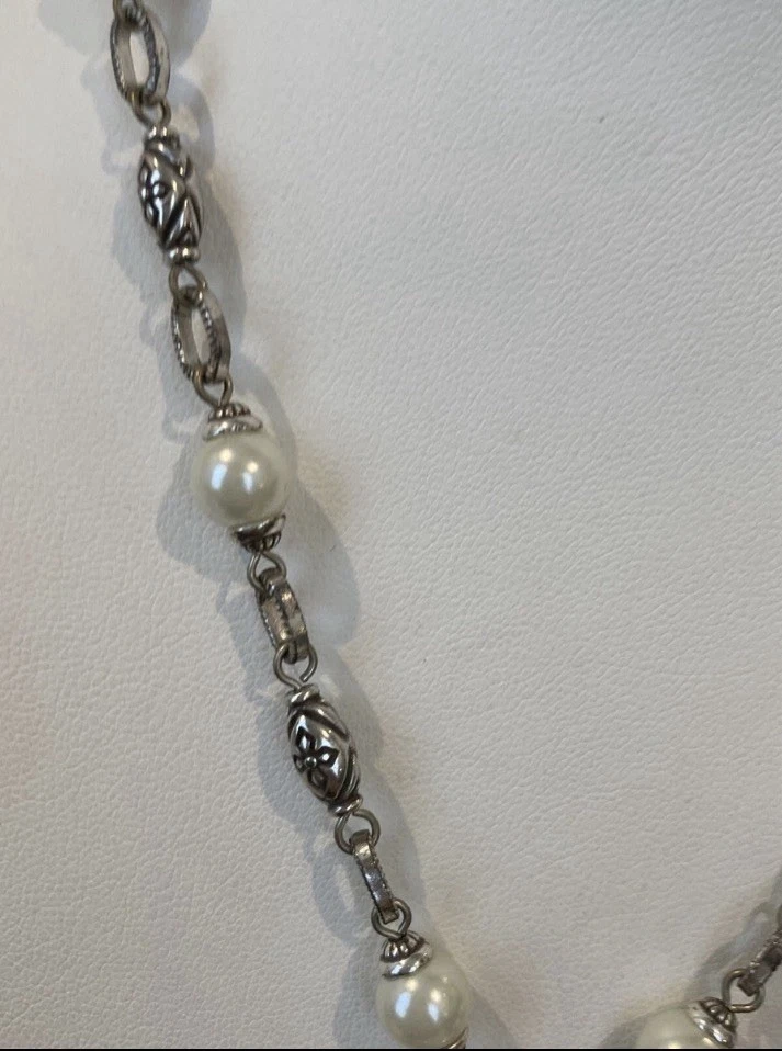 Collar de perlas y oro iluminar Foto 2 de 3