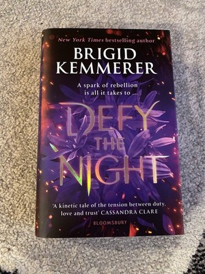 Defy the Night von Brigid Kemmerer (2021, Gebundene Ausgabe) Fairyloot Signiert