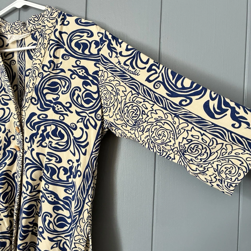 Manuhealii Tunic Blouse 3/4 Sleeve Wood Toggle Buttons Blue Floral - Image 2 of 4