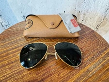 Ray ban aviator sunglasses ,3026, 62mm Large, Gold Frame/ Green Lens.