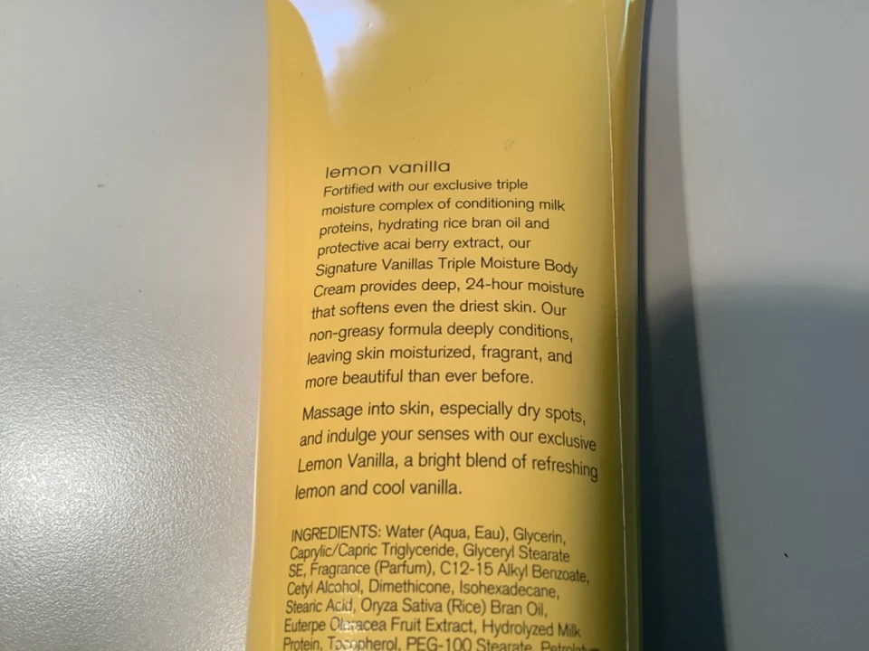 Creme hidratante triplo Bath & Body Works Signature Vanillas LEMON BAUNILLA 8 oz - Imagem 4 de 4