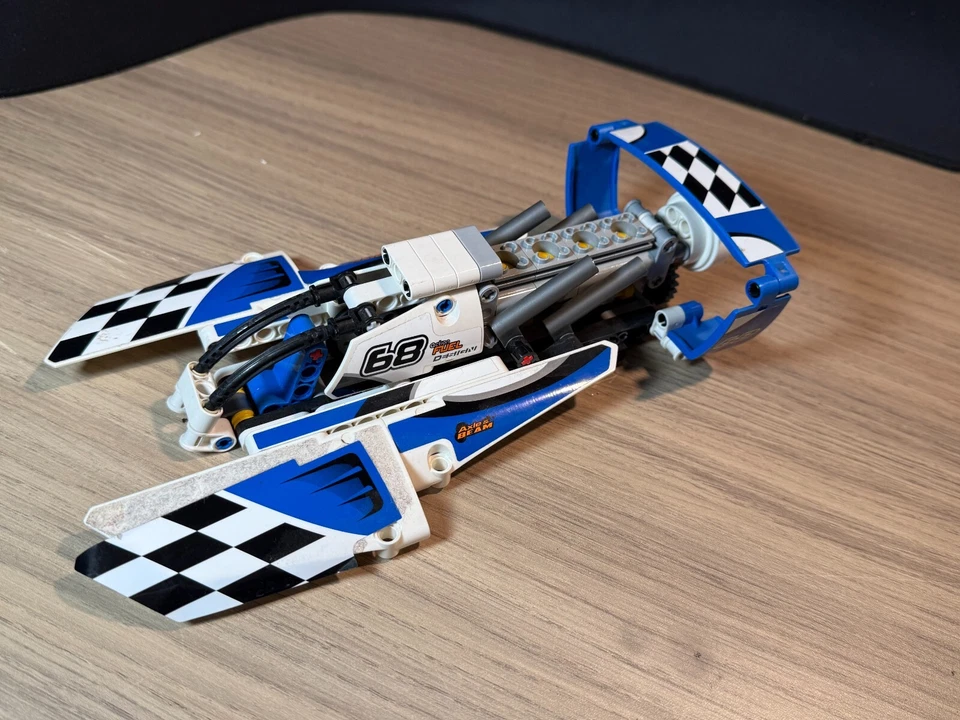 LEGO Technic 42045 Hydroplane Racer, foto 1 di 5