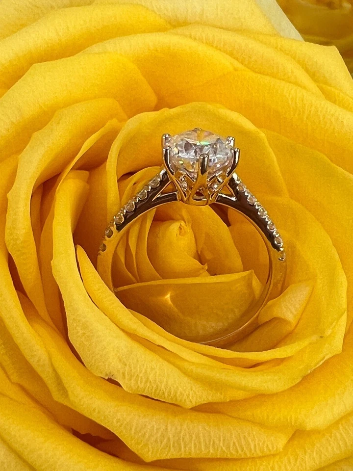 Anel de noivado oval Moissante ouro rosa 18k 2 quilates tamanho 7 - Imagem 2 de 4