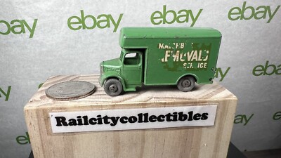 Vintage Matchbox Lesney Removal Service Grey Wheels (bent rear wheel)