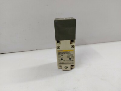 Omron E2Q-N25MY4 Näherungsschalter