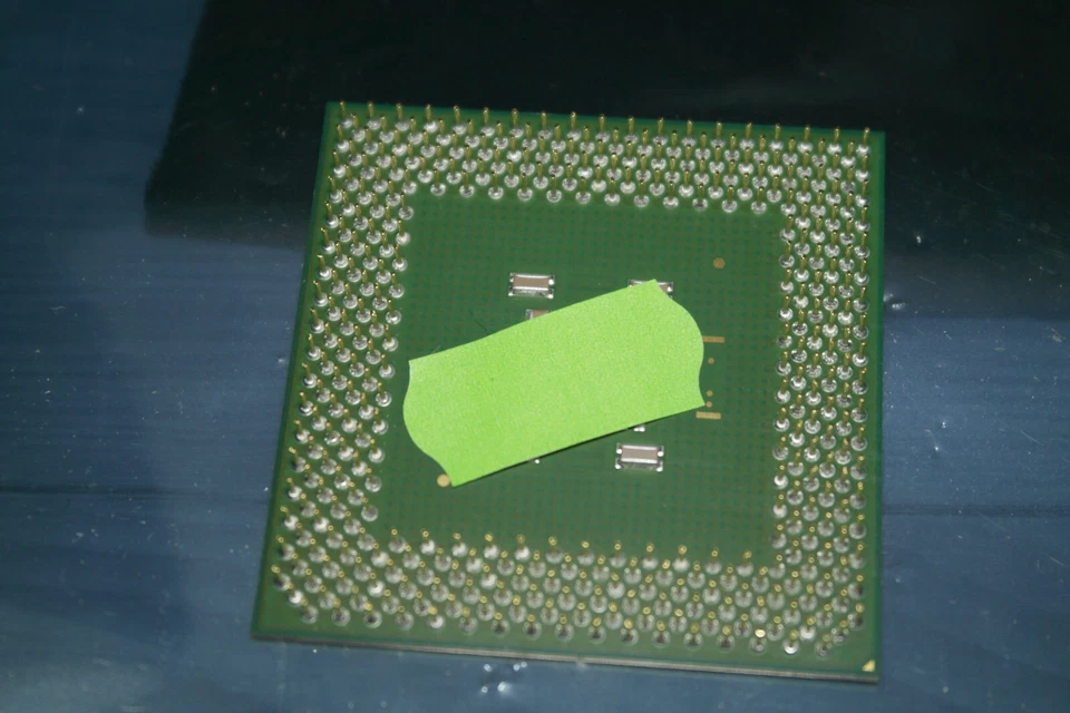 INTEL Celeron  SL3XW 633 MHz SOCKET 370 CPU PROCESSOR green fiber - Image 2 of 2