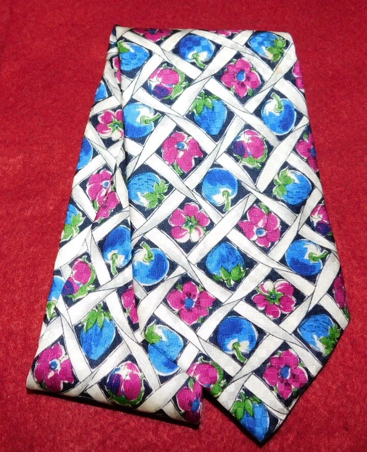 CORBATA FLORAL UNGARO PARIS HECHA EN ITALIA ROJA/AZUL/BLANCA - CORBATAS - CORBATAS DE DISEÑADOR. Foto 2 de 3