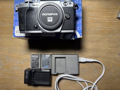 Olympus E-M5 Mark II - 3205 shutter count w/ 24mm lens battery charger Refurb