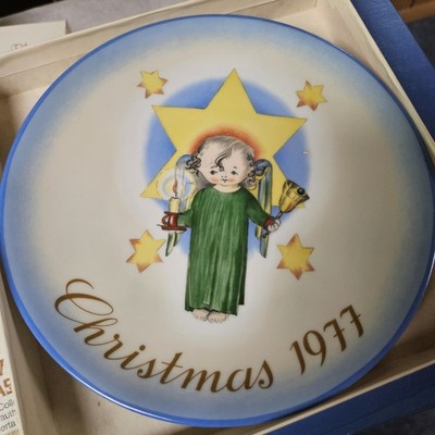  Sister Berta Hummel 1977 Christmas collector plate  ''Herald Angel'' Original Box