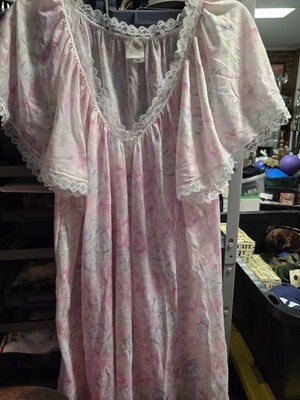 Ladies Miss Diva Short Sleeve Shorty Pink Floral Gown 26W. NEW.  T110