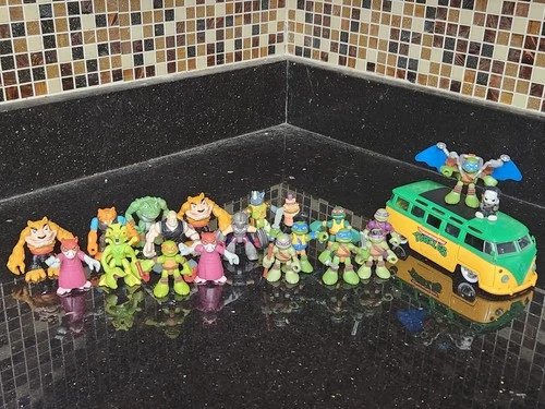 Teenage Mutant Ninja Turtles - Huge Lot, Figures & Vehicles
