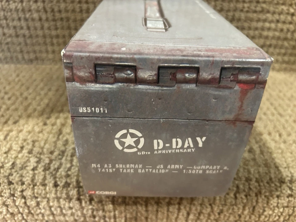 Corgi 1:50 U.S. M4A3 Sherman, DD Version, 741st Tank Bn, D-Day, No US51011 - Image 3 of 4