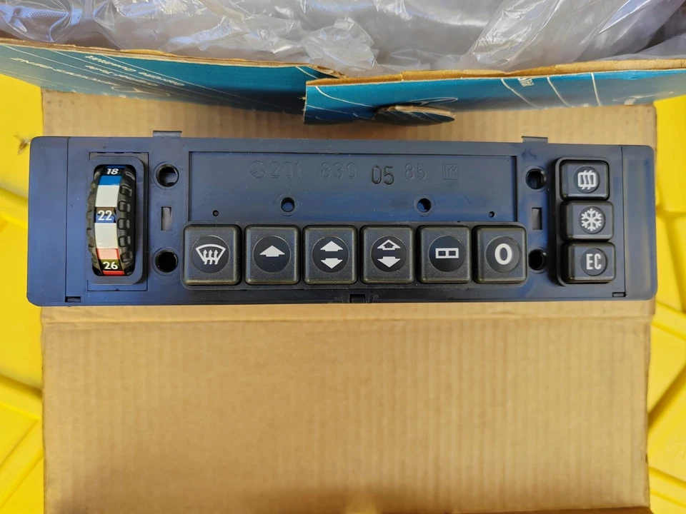 2018300585, Mercedes Climate Control Unit W201, Mercedes A/C Operating Unit - Image 4 of 4