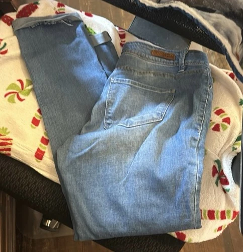 Royalty For Me stretch cuffed blue jeans-SZ 6 (26” inseam)