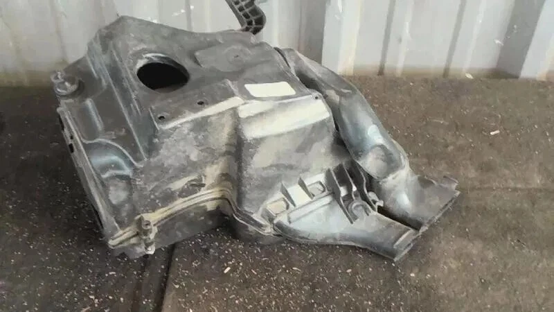 2012-2018 Ford Focus 2.0L Air Cleaner Air Intake Box Assembly OEM Foto 2 de 3