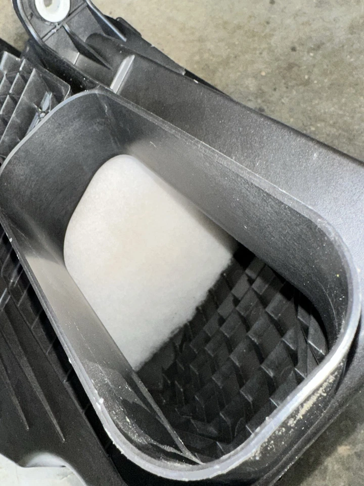 2019+ OEM Chevrolet Silverado 1500 5.3l Air Cleaner 84412395 and 84493960 - Image 3 of 4