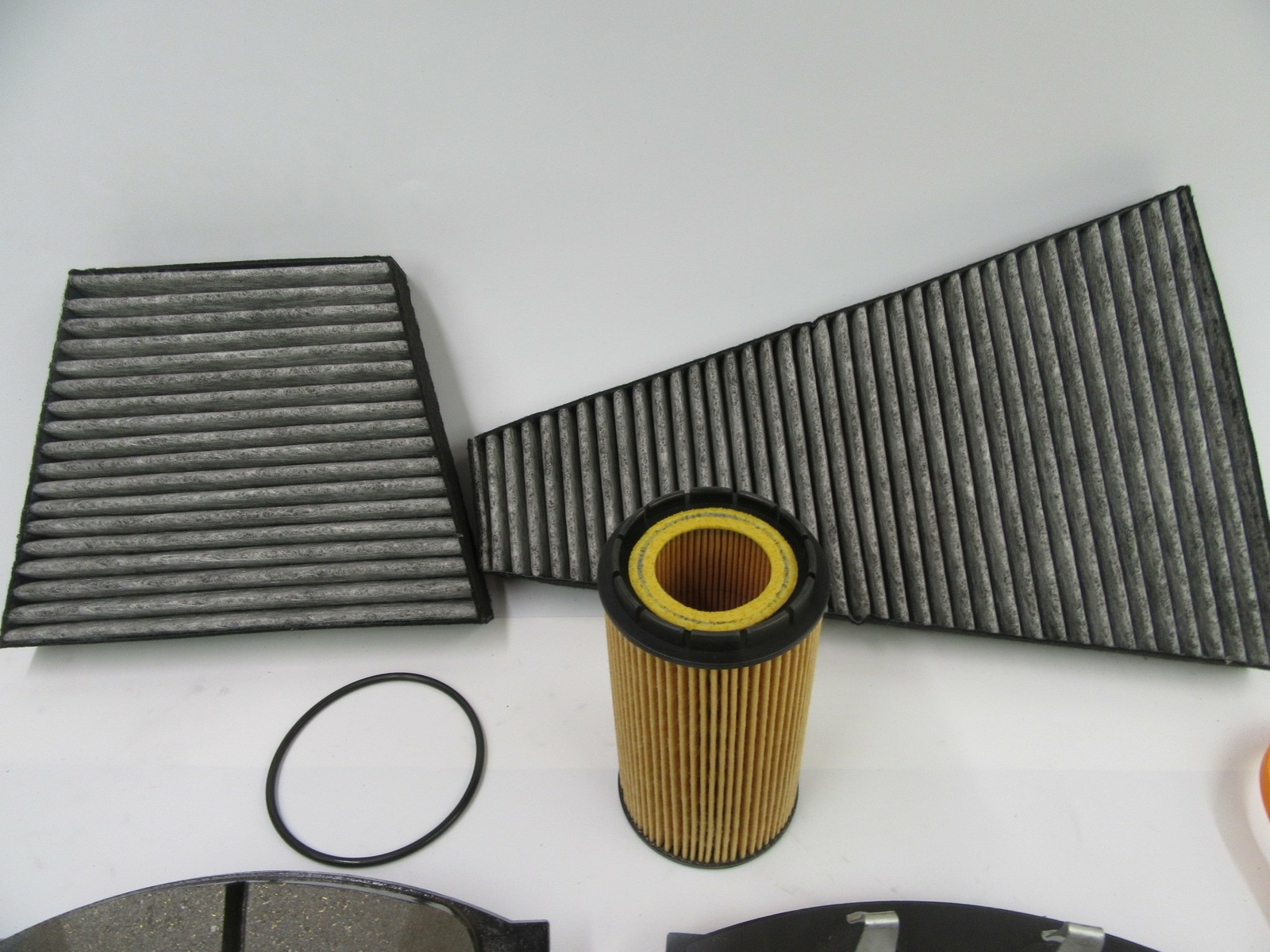 Bentley Continental W12 front rear brake pads air oil cabin filters wiper blades