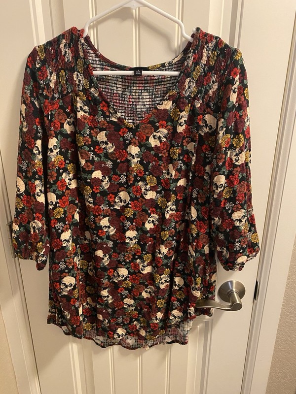 Torrid 1 Top Skulls Half Sleeve Blouse 1X Shirt Floral