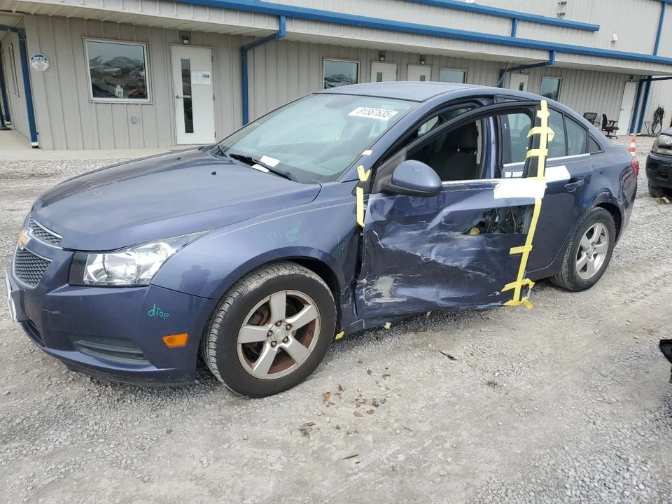 Conjunto de farol direito usado serve: 2014 Chevrolet Cruze grau direito A - Imagem 2 de 4