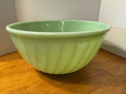 Vintage FIRE KING JADEITE GREEN SWIRL MIXING BOWL 9 INCH
