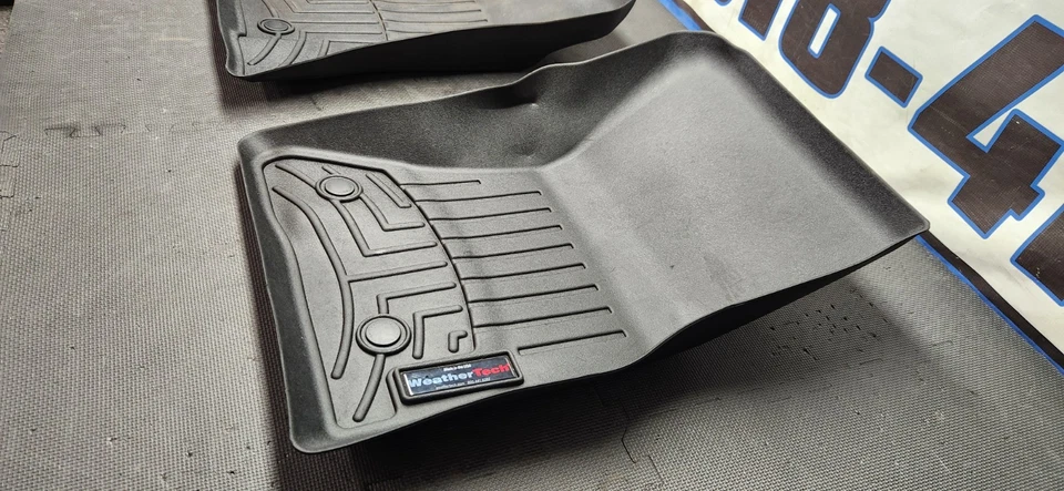 Alfombrillas delanteras izquierda/derecha para Ford Mustang 2015-2023 WeatherTech Foto 2 de 4