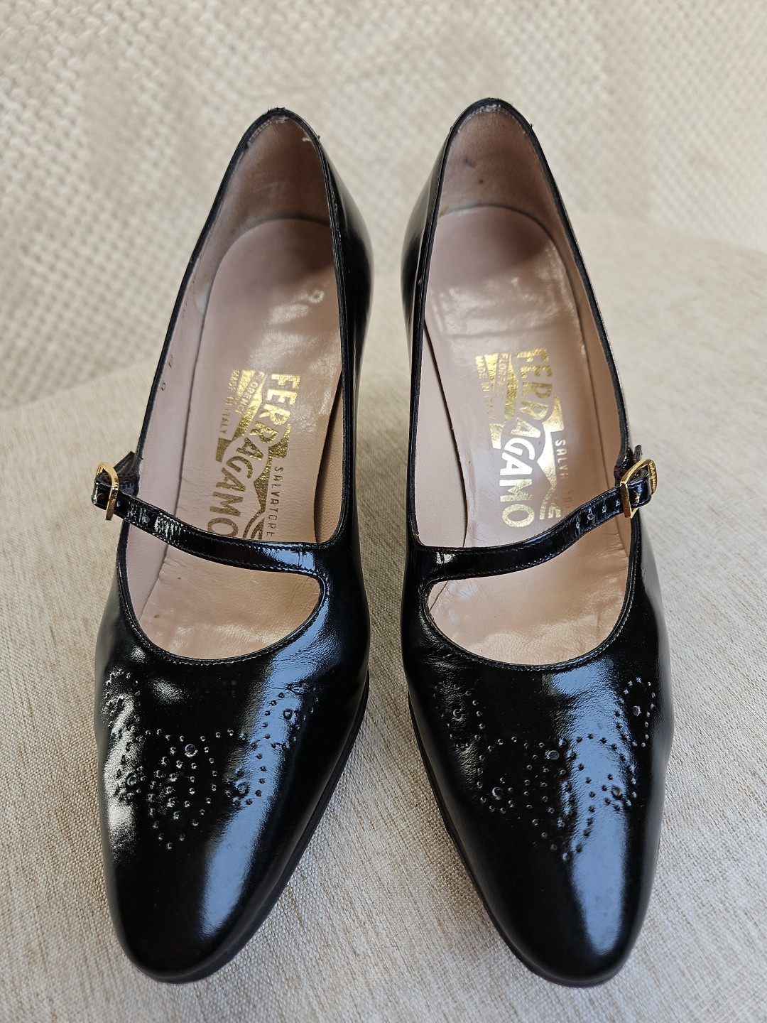 Salvatore Ferragamo Mary Jane Blk Pat Leather Pumps Comfort Italy Sz 6B Preowned