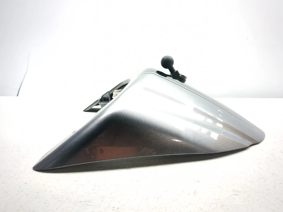 06-24 Panel de cubierta trasera central trasera Suzuki VZR1800 M109R Boulevard BOSS Foto 4 de 4