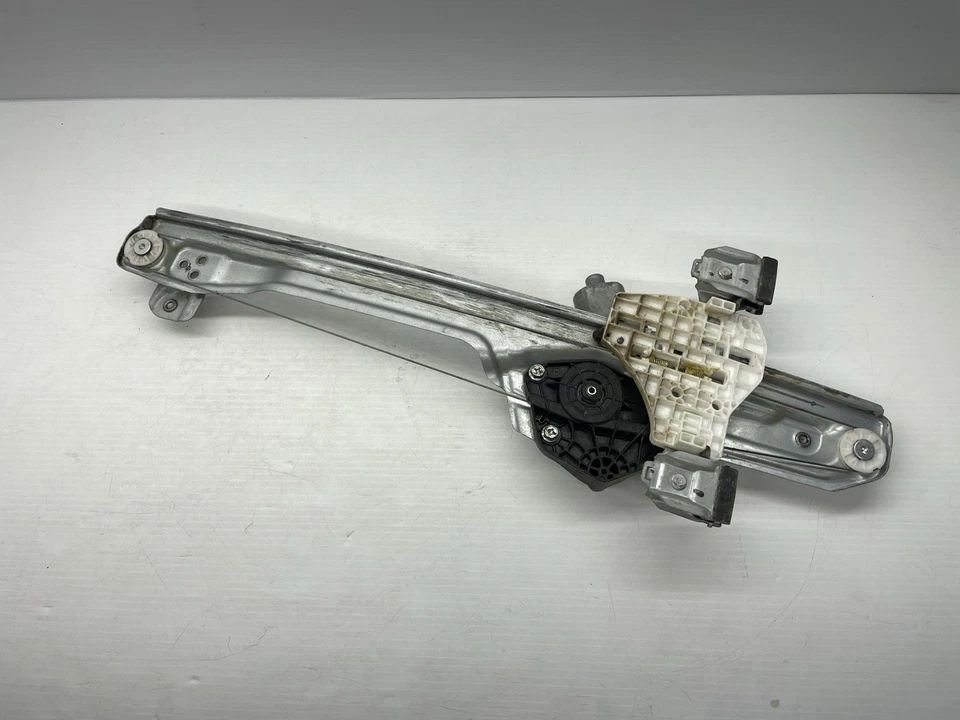 ♻️14-19 SIERRA 1500 PICKUP Crew Cab Rear Passenger Window Regulator AB03-427 - Image 2 of 4