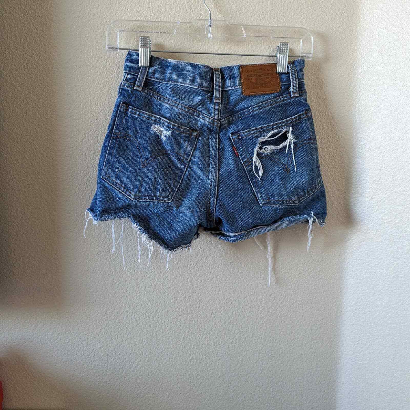 Levi's Wedgie Denim Distressed Jean Shorts 24 Gem