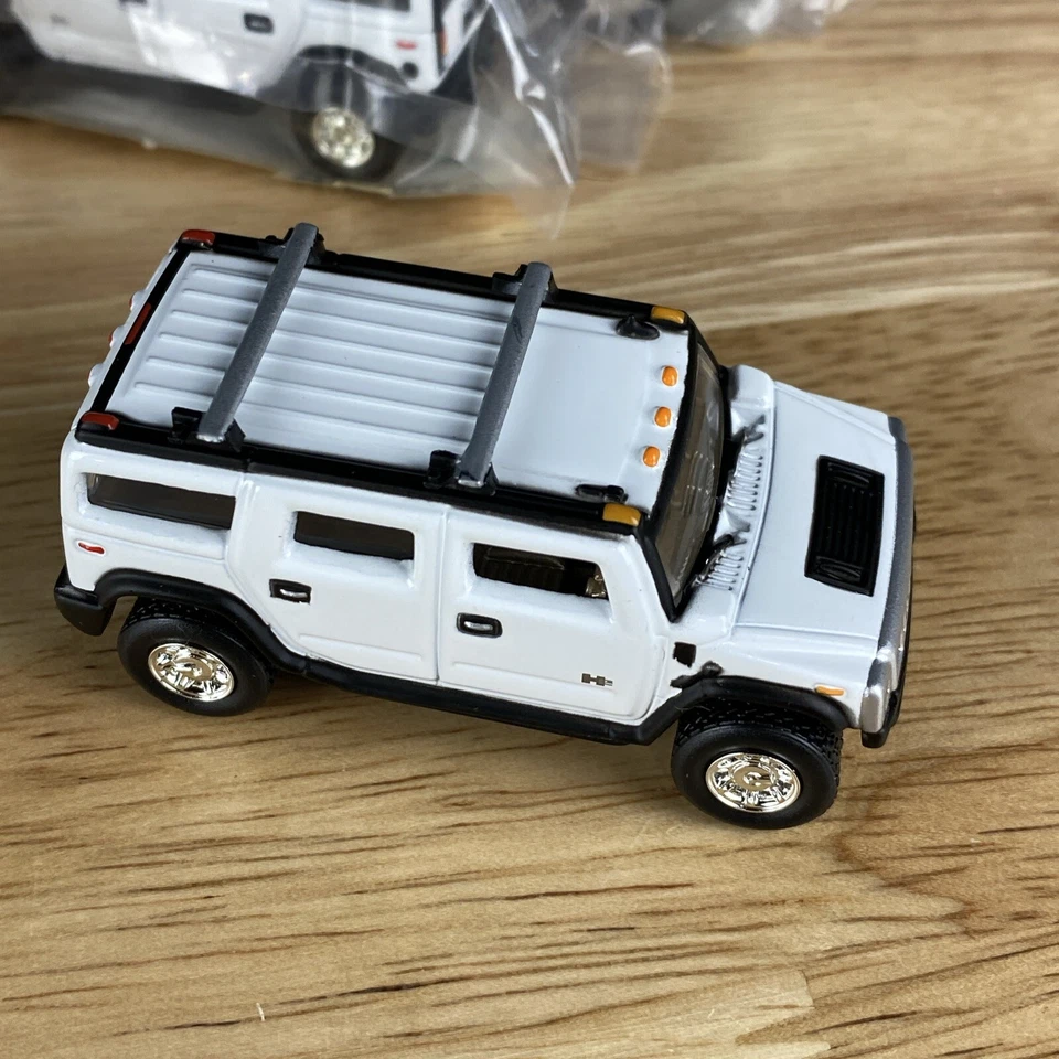 1: 64 压铸 2003 年 Johnny 闪电白色 Hummer 真骑手 10 件装 — 第 2/4 张图片