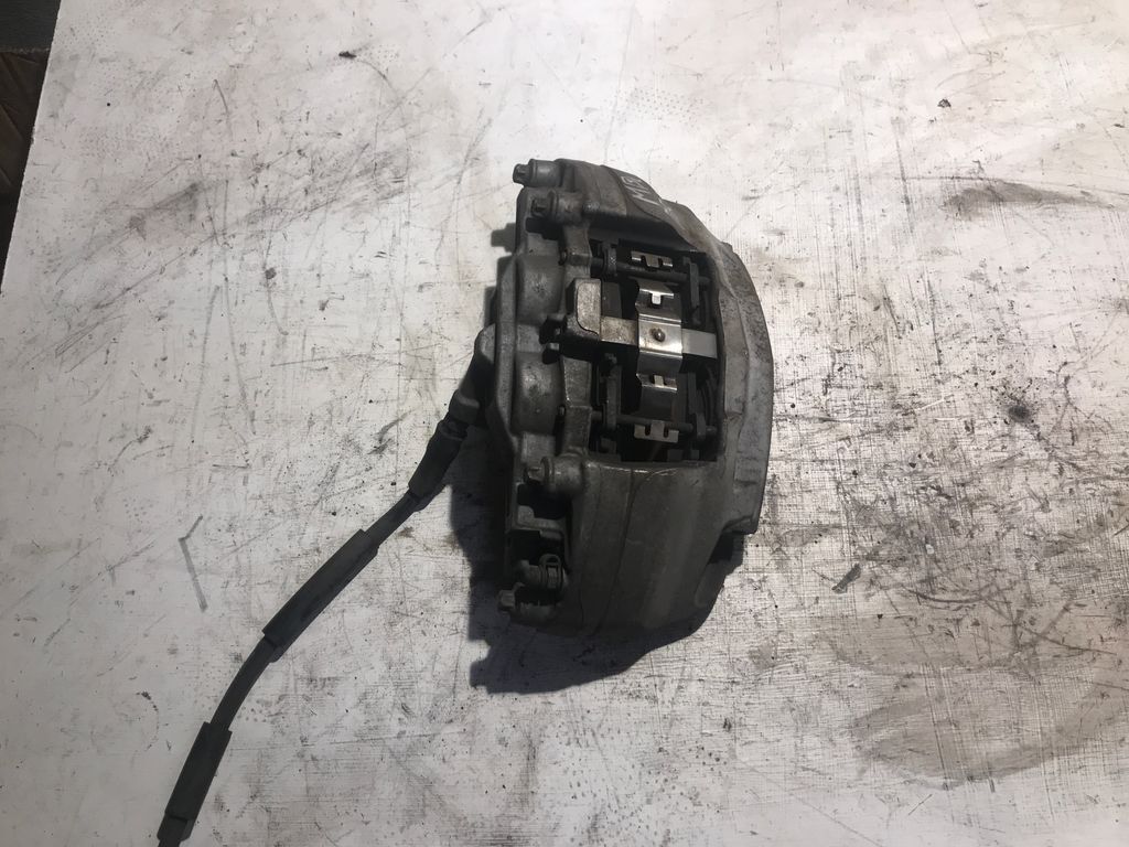 Mercedes-Benz C W205 2015 front brake caliper A0114219598 Diesel 