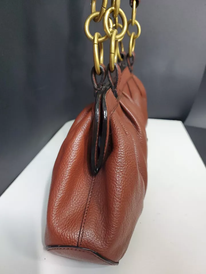 Bolso de Hombro Calvin Klein Cuero Marrón Tostado Estilo Baguette 15x6.5x2.8" Foto 3 de 4