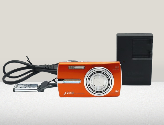 Olympus µ830 Digital Camera with LI-42B Battery Fully Functional Japan Import