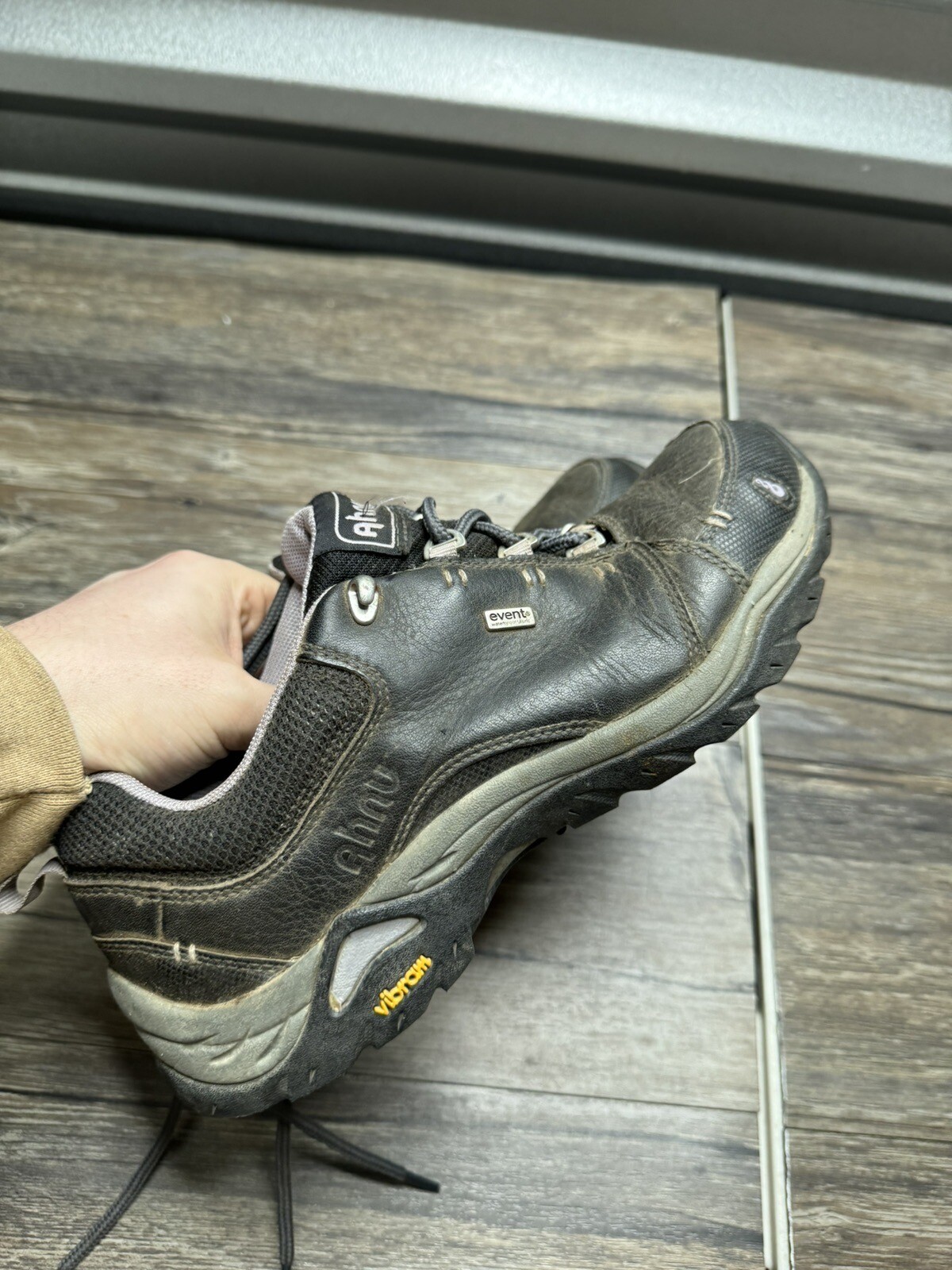 Ahnu Montara II Leather Low Lace Hiking Sneaker Shoes Vibram