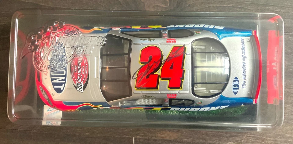 JEFF GORDON 2003 1/24 Winston Cup Victory Lap AUTOGRAPHED Winner's Circle Signed - Image 2 of 4