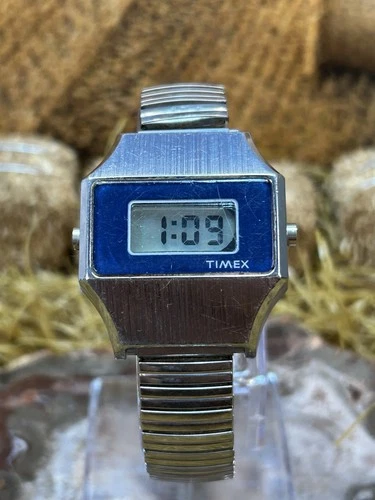 Vintage Silver Tone Timex Digital Quartz Watch. 💯 % Functions, Incl. Backlight