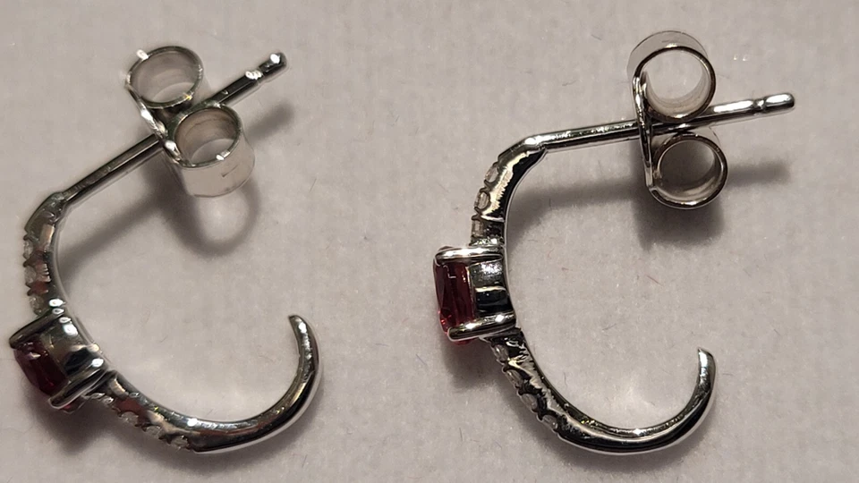 PIGEON BLOOD RUBIES-Natural Unheated Ruby 0.55 & Real Diamond Stud earrings-GIA - Image 3 of 4