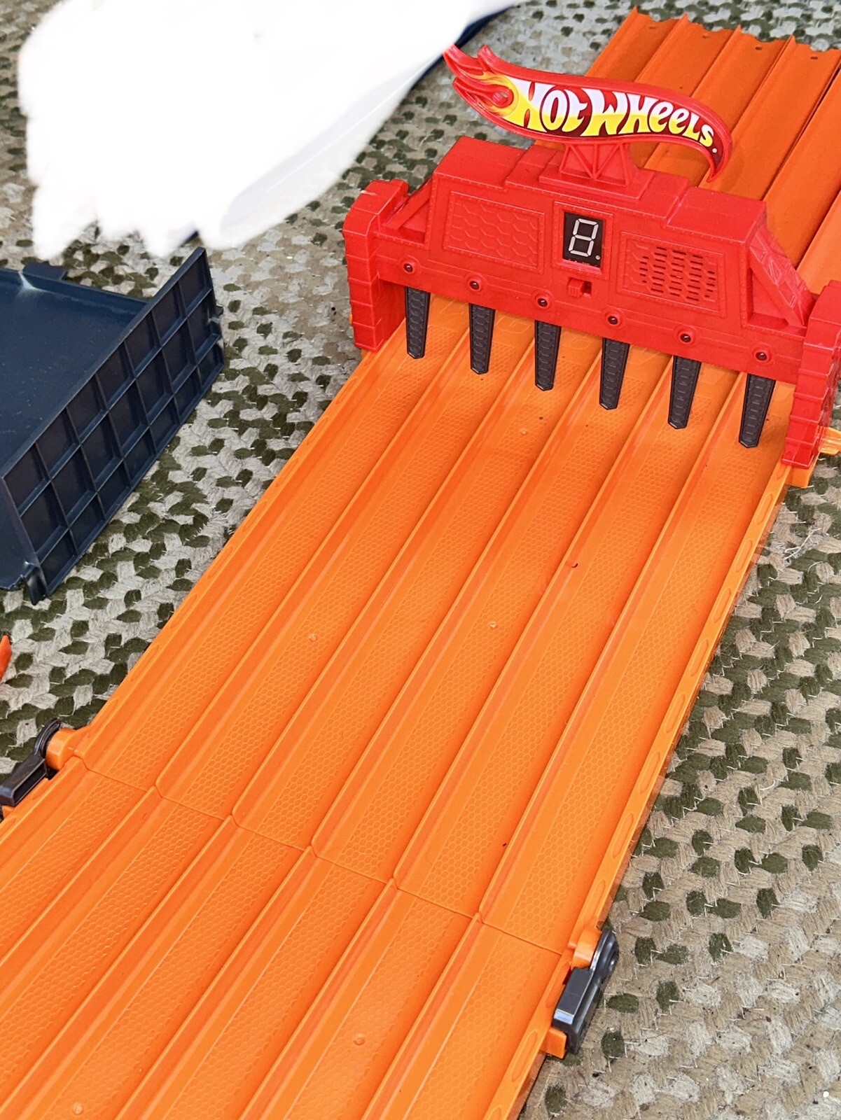 HOT WHEELS SUPER 6 LANE RACEWAY RACE TRACK ELECTRONIC FINISH LINE PLAY