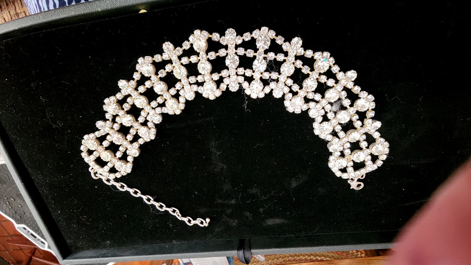 VETEMENTS Girocollo con strass largo accattivante