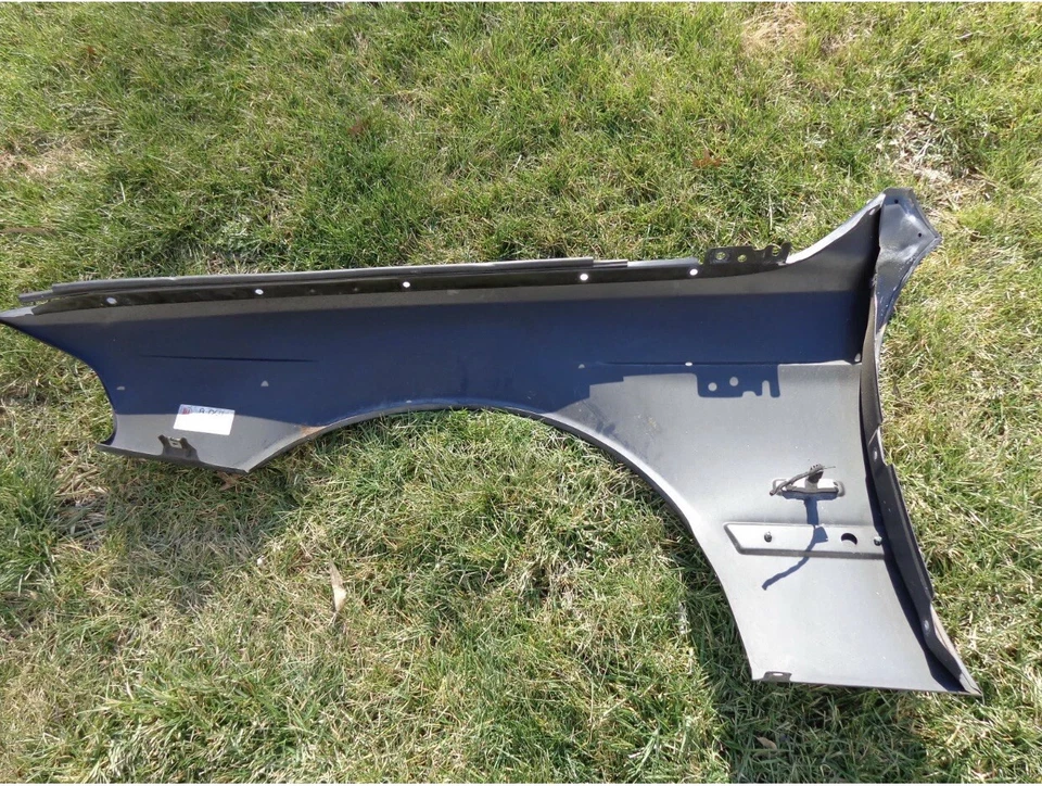 2003 BMW 525i E39  PASSENGER RIGHT   SIDE FENDER ASSEMBLY  ORIENTBLAU - Image 4 of 4