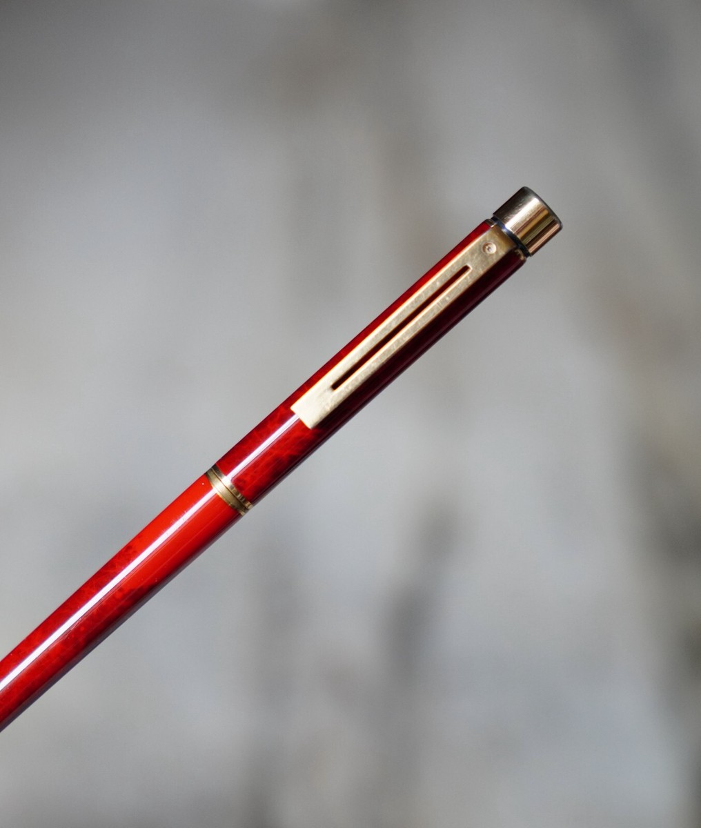 Stylo Plume Sheaffer Targa Laque Rouge Marbrée - Plume En Or Massif 18 Carats - Occasion De Collection