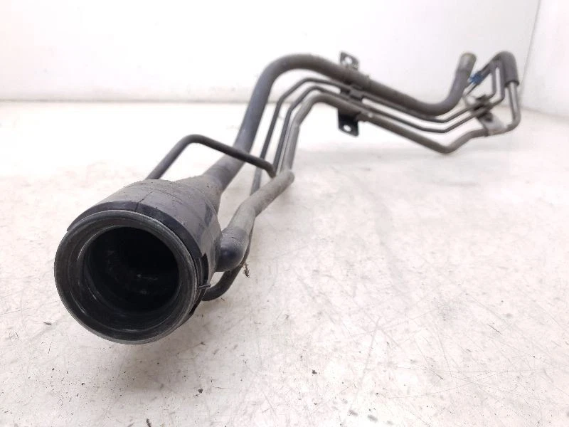 Toyota RAV4 2003 2,0 L tracción delantera con cuello de llenado de combustible Foto 3 de 4