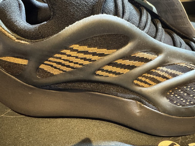 yeezy 700 v3 clay brown retail