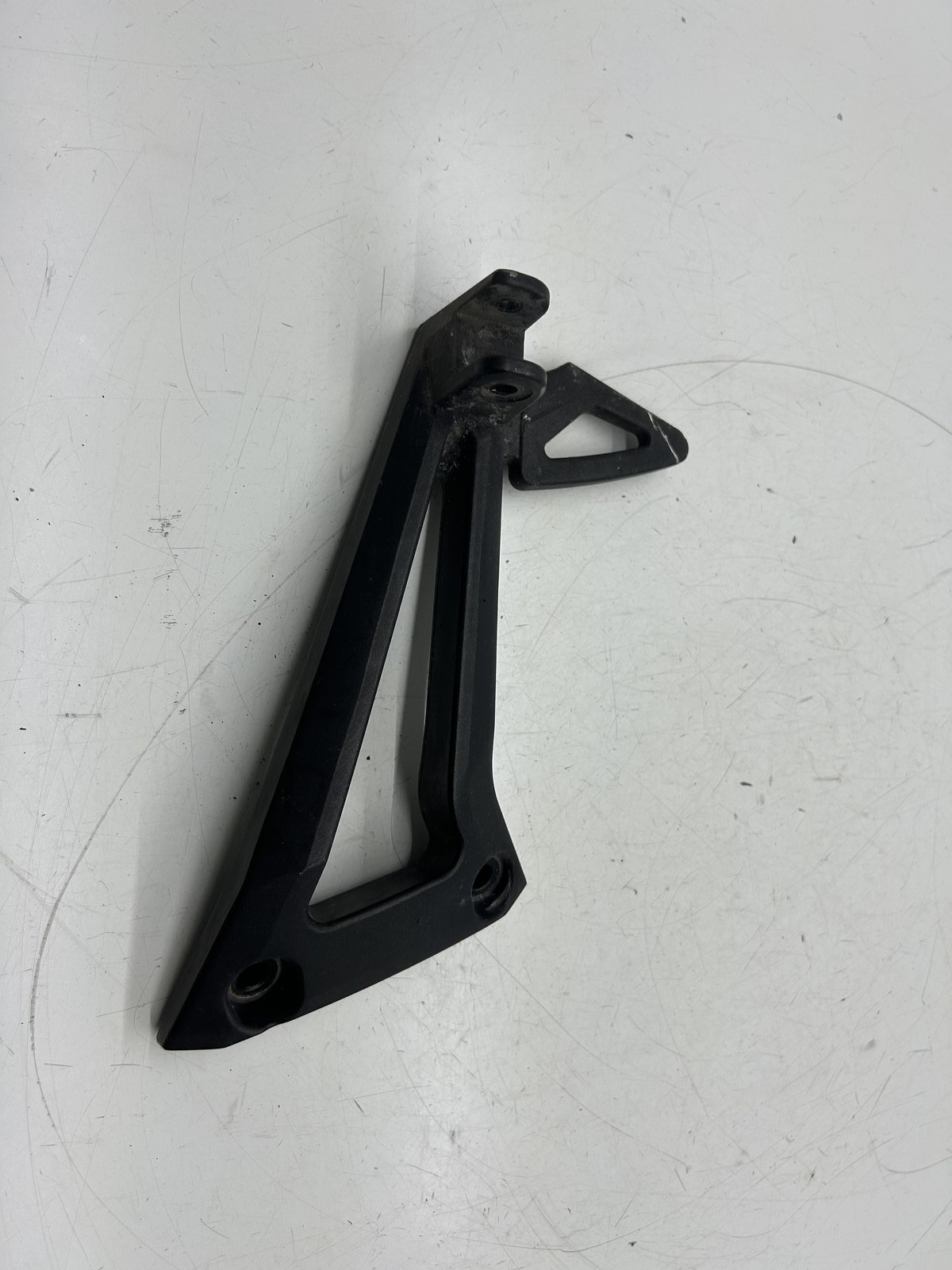 -PEDANA STAFFA POGGIAPIEDI POSTERIORE DESTRA YAMAHA FZ6 S2 2007-2011