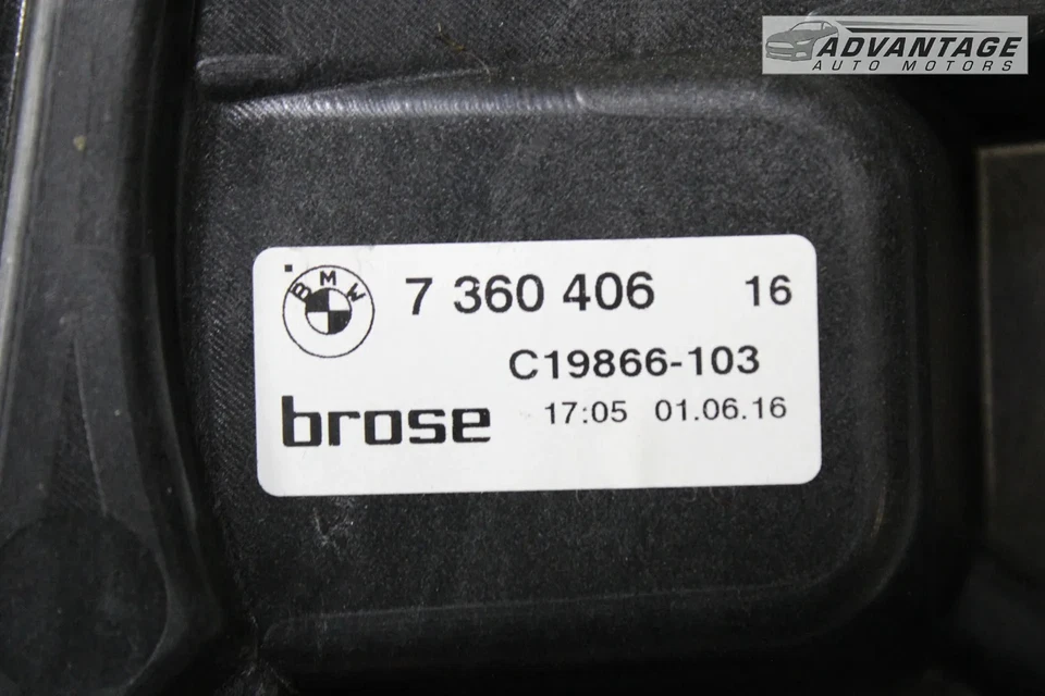 2017-2022 BMW 740I G12 REAR RIGHT SIDE DOOR PANEL WINDOW REGULATOR CARRIER OEM - Image 3 of 4