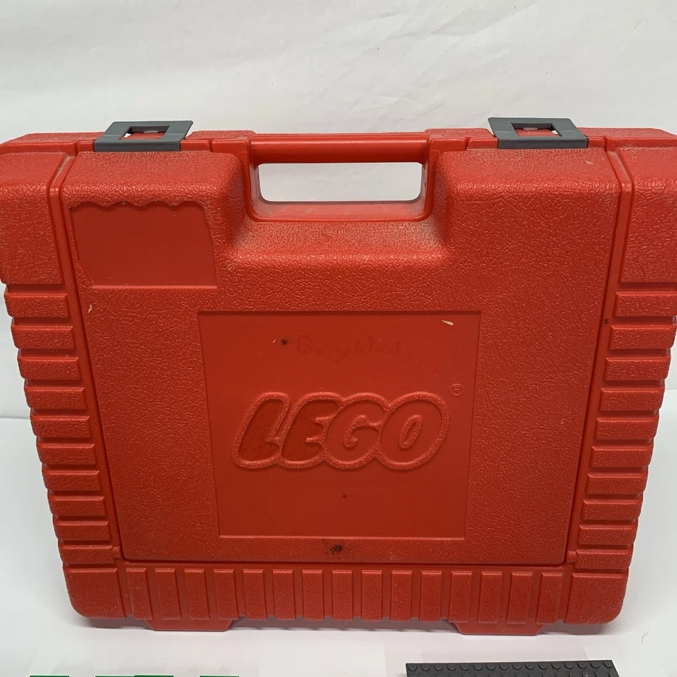 Vintage Lego Soccer Set Parts In Vintage Red Case + Random Lego’s + Minifigures - Image 2 of 4