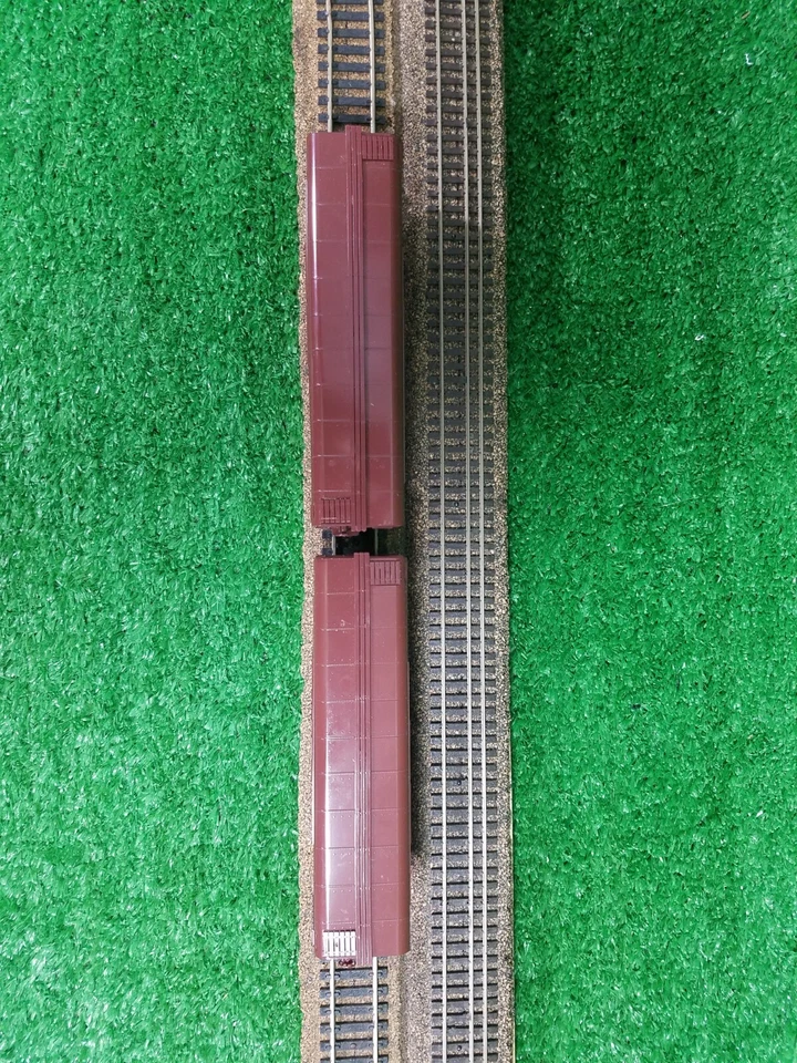 (2) Upgraded Bowser HO Northern Pacific 40' DD Round Top Boxcar NP 39744 & 39689 - Image 3 of 4