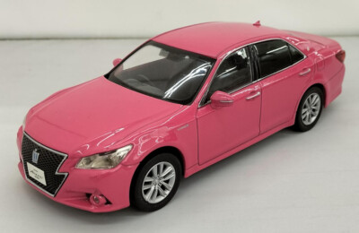 CROWN Athlete ピンク ミニカー ケース付き　1/30 1/30 Toyota Crown Athlete Early Color Toy Car Pink From